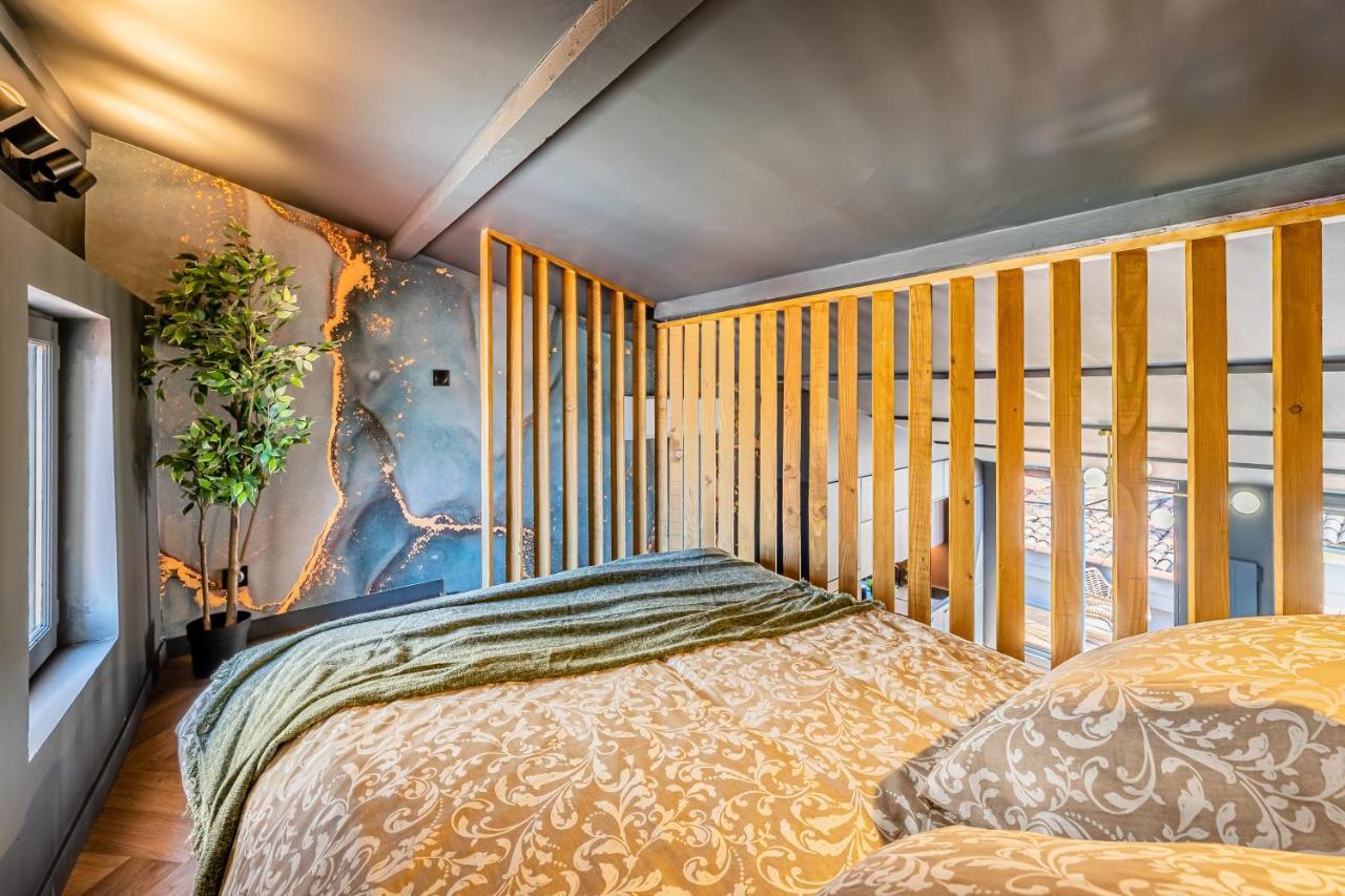 Loft En Ville - Duplex Terrasse Coeur Historique Avec Vue Degagee & Parking Souterrain Offert Ла-Сьйота Екстер'єр фото